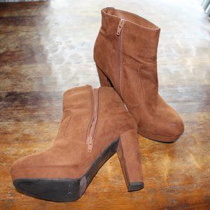 MOSSIMO SUPPLY BROWN SUEDE WOMEN BOOTS